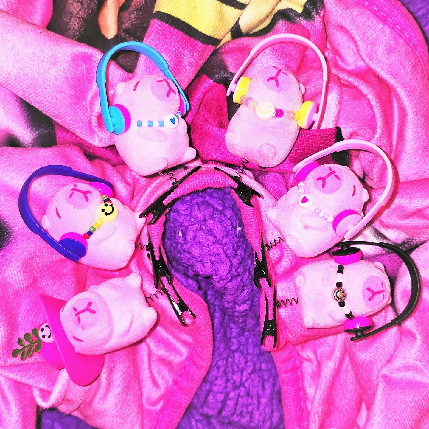Pink Capybara Hairclips (Set of 6)